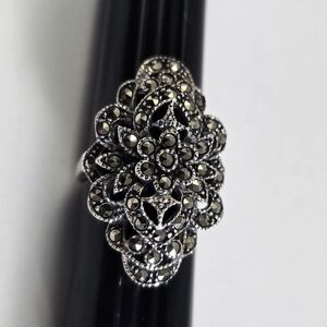 Elegant Sterling Silver 925 Floral Marcasite Ring